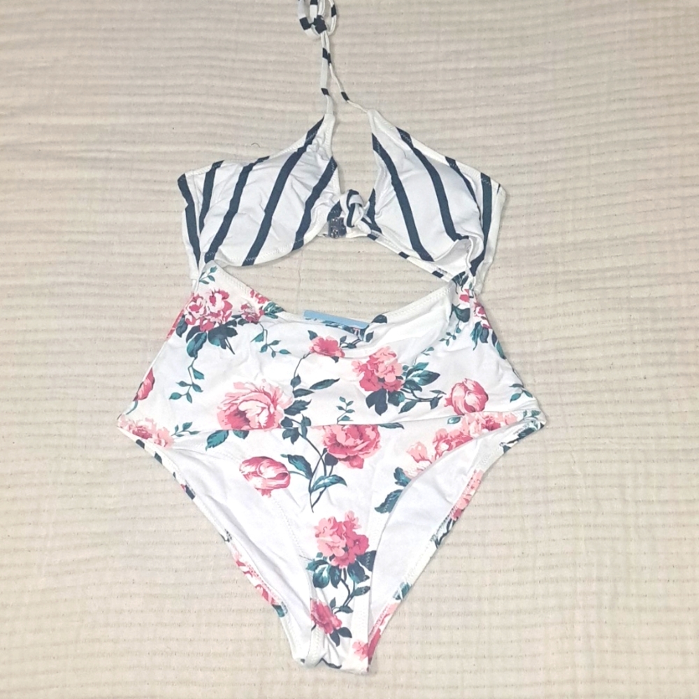 NWT Cupshe floral and striped haltered monokini  SZ M🏖